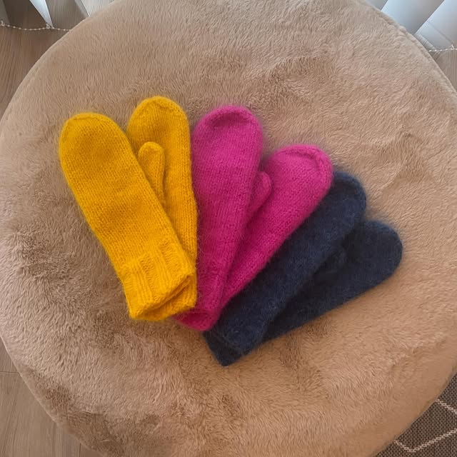 Mittens by agneskitting