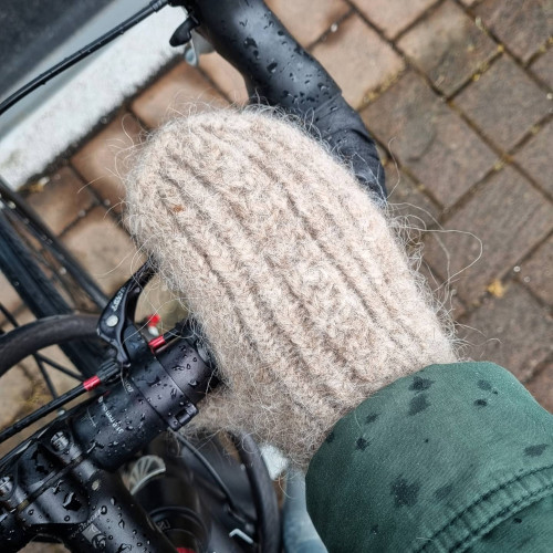 Þæfðir mynstraðir vettlingar og hjólastýri