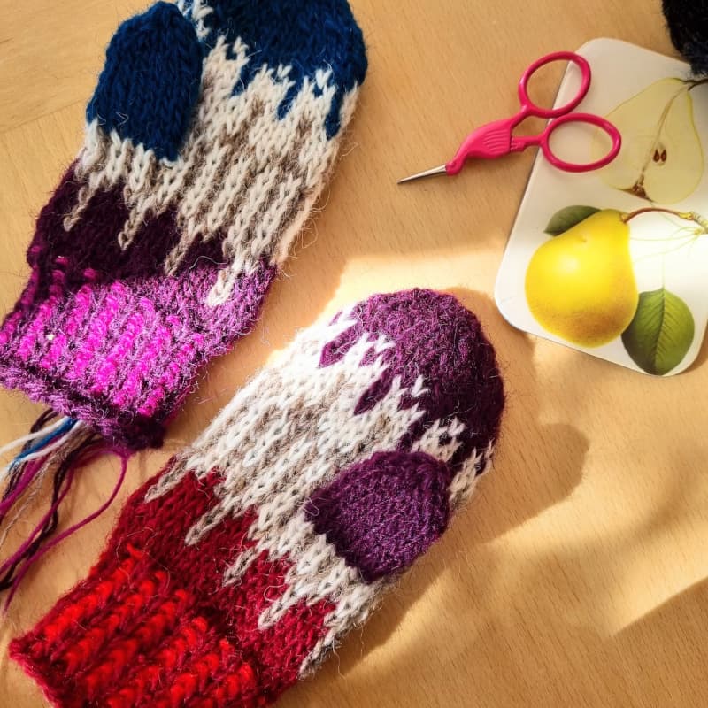 Patterned mittens