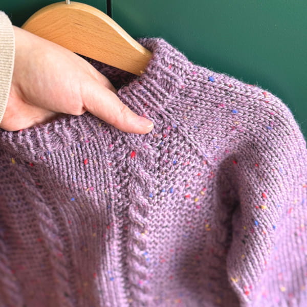 Nærmynd af kaðlapeysu